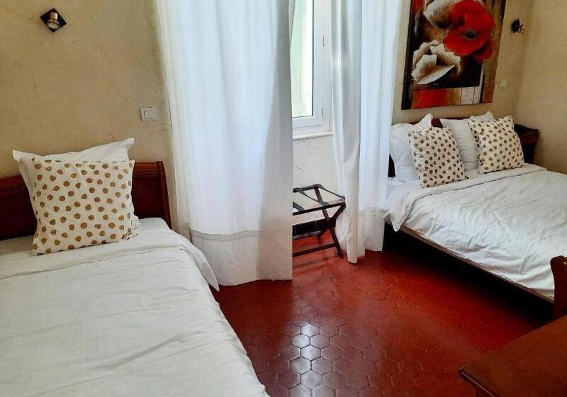 スタンダードトリプルルーム, Logis Hôtel Restaurant De Provence