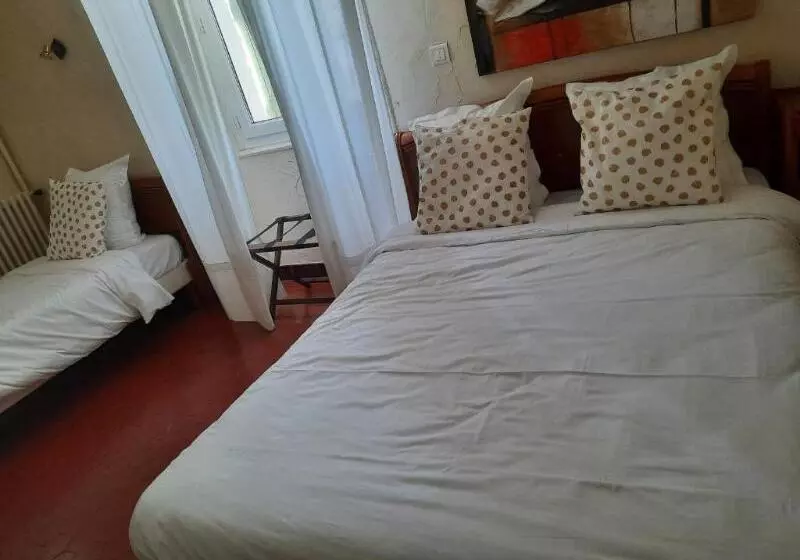 スタンダードトリプルルーム, Logis Hôtel Restaurant De Provence