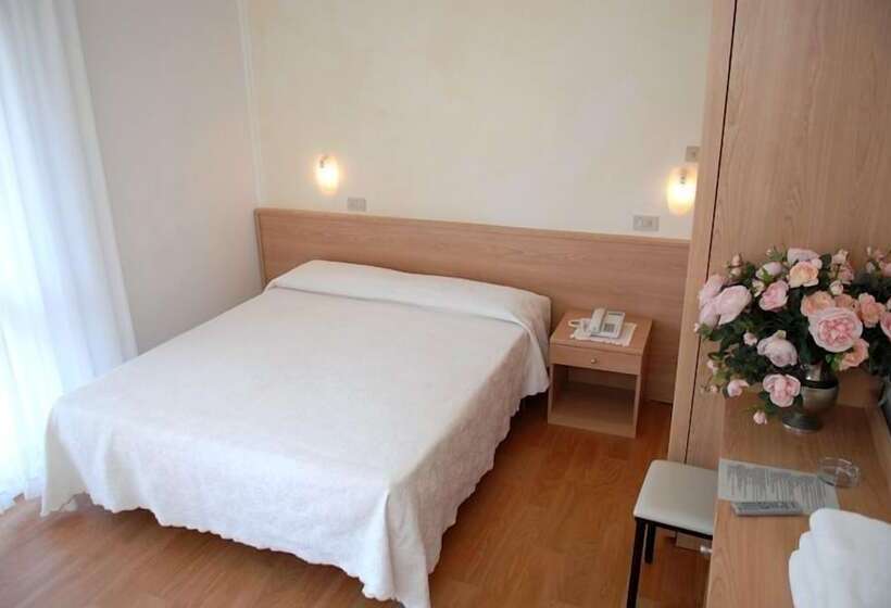 غرفة قياسية مزوَّدة بشُرفة, Meublè Nazionale