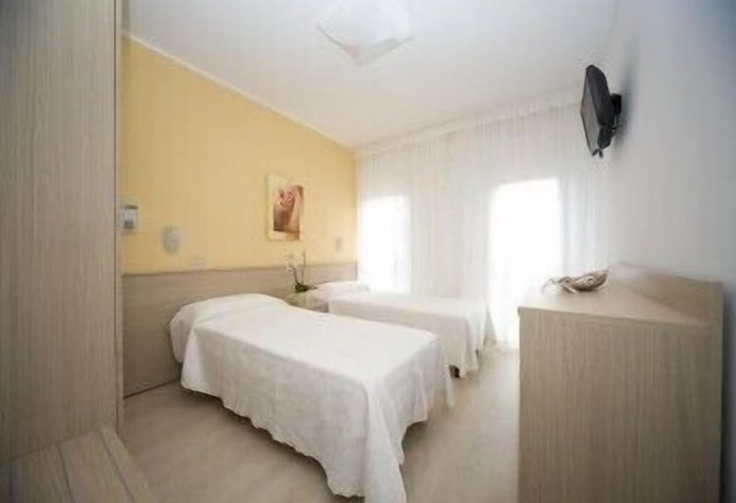 غرفة قياسية مزوَّدة بشُرفة, Meublè Nazionale