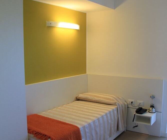 غرفة قياسية فردية مزودة بشُرفة, Meublè Nazionale