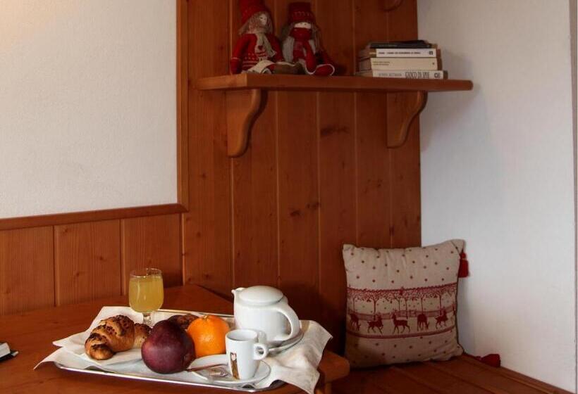 Classic room with balcony, Nigritella