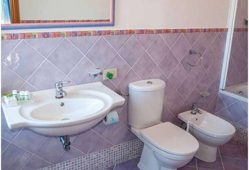 Triple Room Sea View, Ortensia