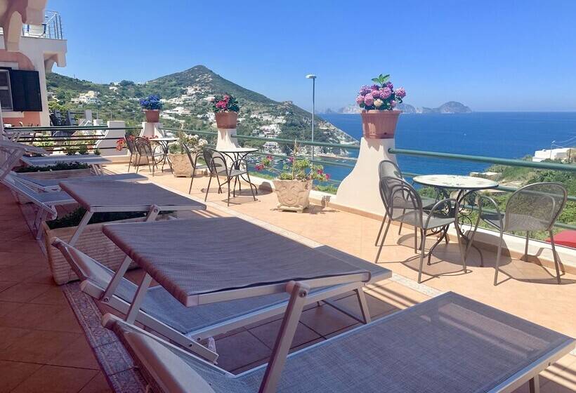 Triple Room Sea View, Ortensia