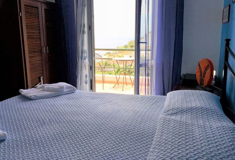 Triple Room Sea View, Ortensia