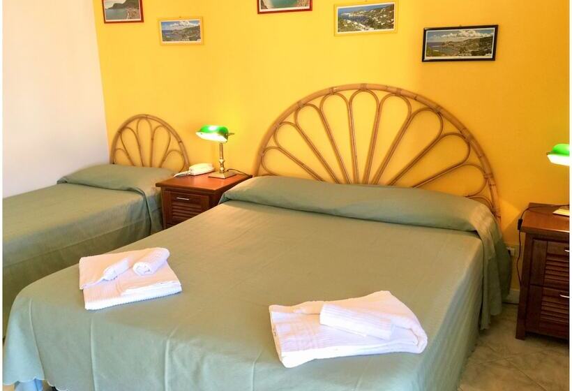 Triple Room Sea View, Ortensia