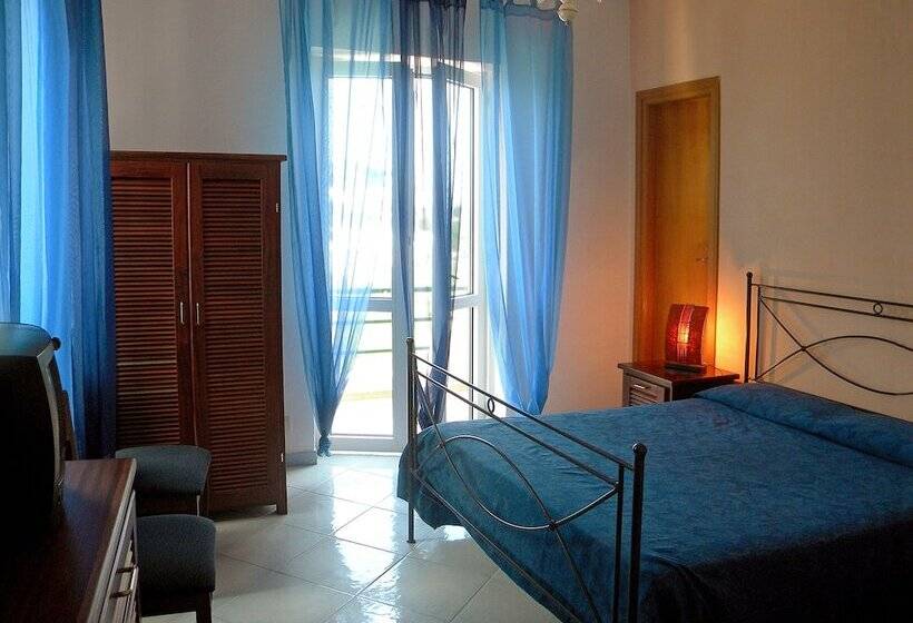 Triple Room Sea View, Ortensia
