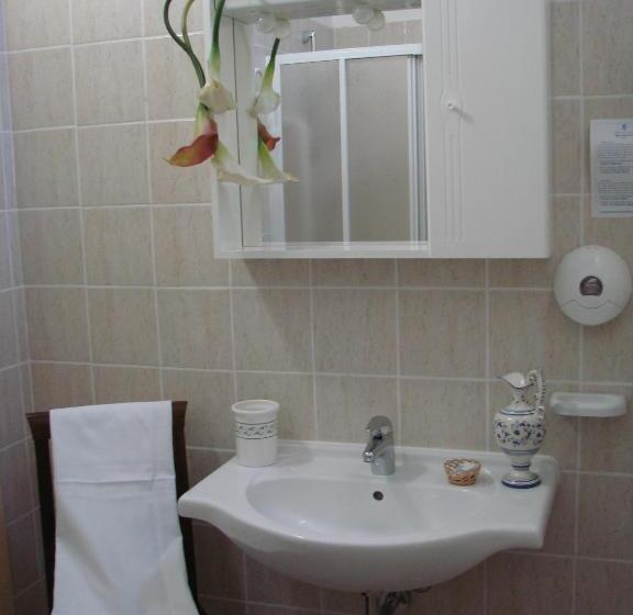 غرفة قياسية رباعية, Palazzo Brunamonti