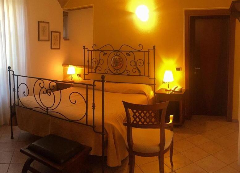 غرفة قياسية فردية, Palazzo Brunamonti