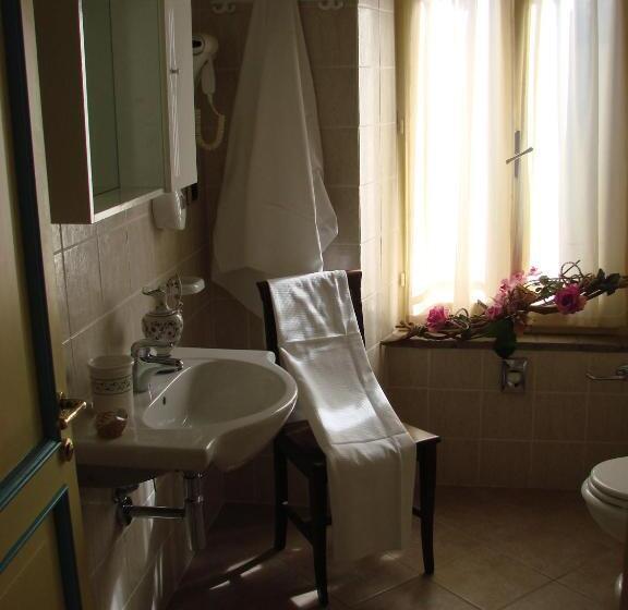 غرفة قياسية ثلاثية, Palazzo Brunamonti