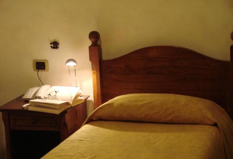 غرفة قياسية فردية, Palazzo Brunamonti