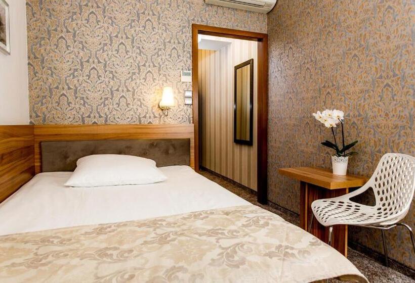 Quarto Basic, Patio Old Town