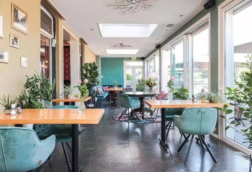 Standard-huone Jokinäkymä, Restaurant Goerres
