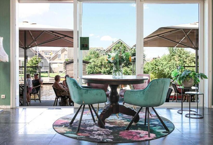 חדר סטנדרט לארבעה, Restaurant Goerres