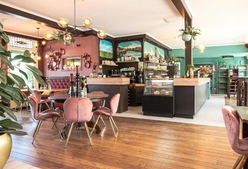 חדר סטנדרט לארבעה, Restaurant Goerres