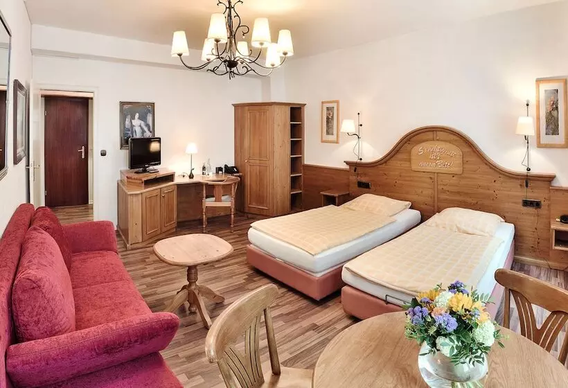 Standard Triple Room, Restaurant Hackteufel