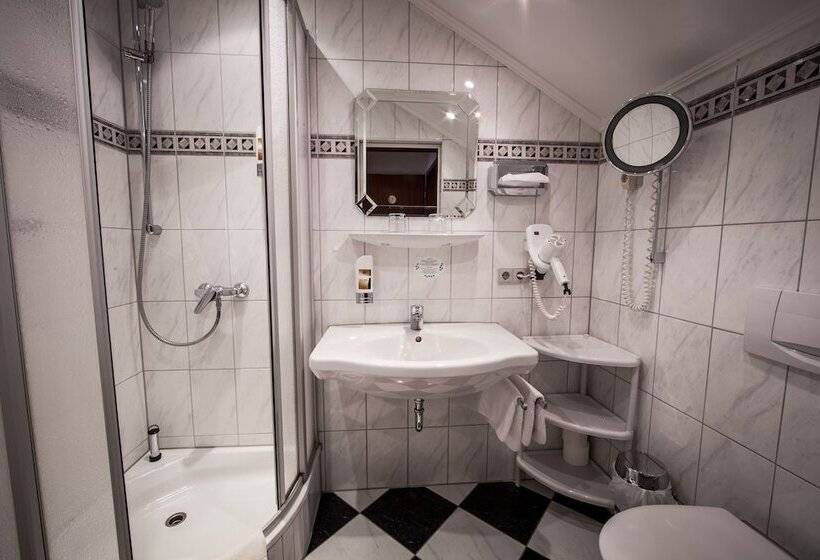 コンフォートルーム, Restaurant Hackteufel