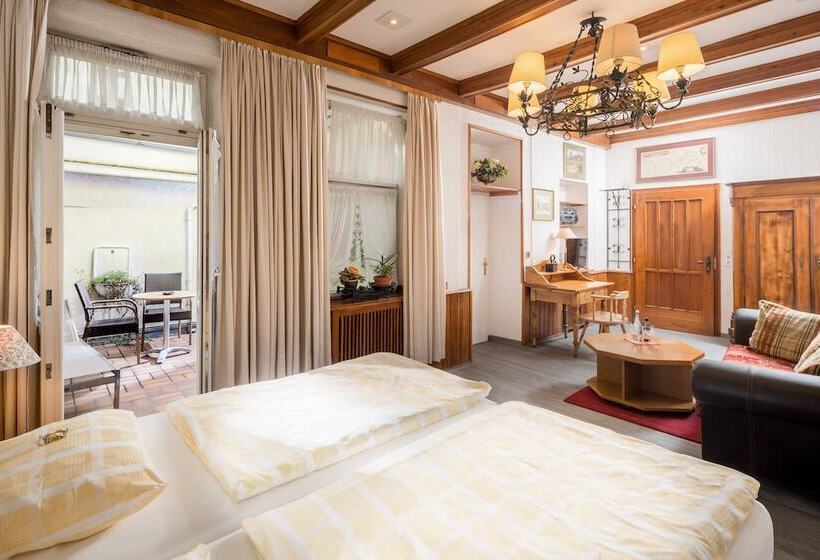 コンフォートルーム, Restaurant Hackteufel