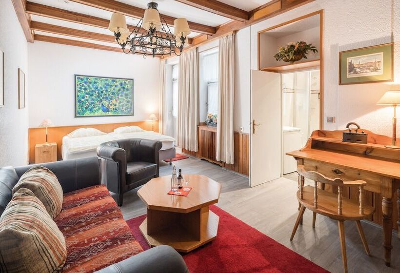 コンフォートルーム, Restaurant Hackteufel