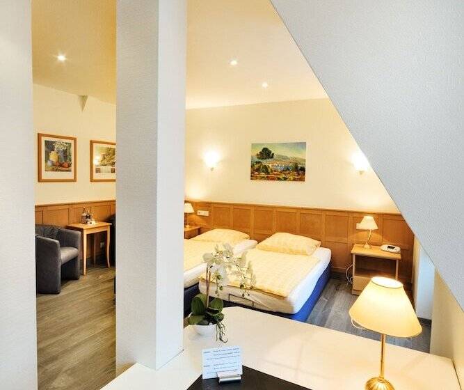 コンフォートルーム, Restaurant Hackteufel