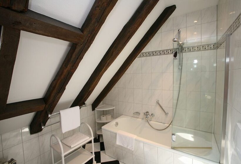 デラックスルーム, Restaurant Hackteufel