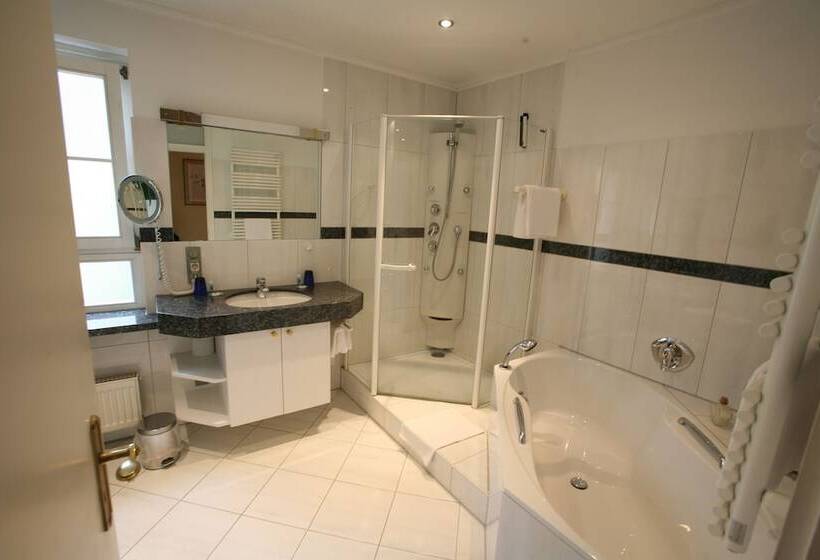 デラックスルーム, Restaurant Hackteufel