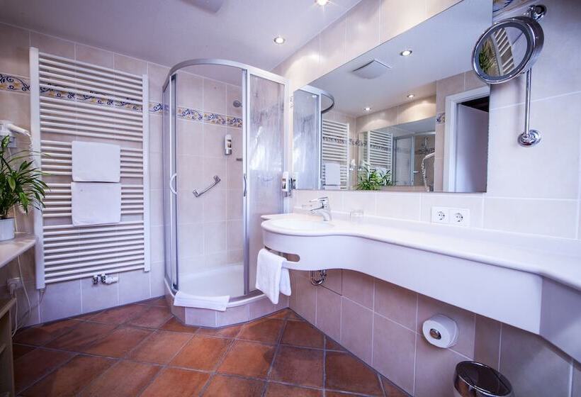 ジュニアスイート, Restaurant Hackteufel