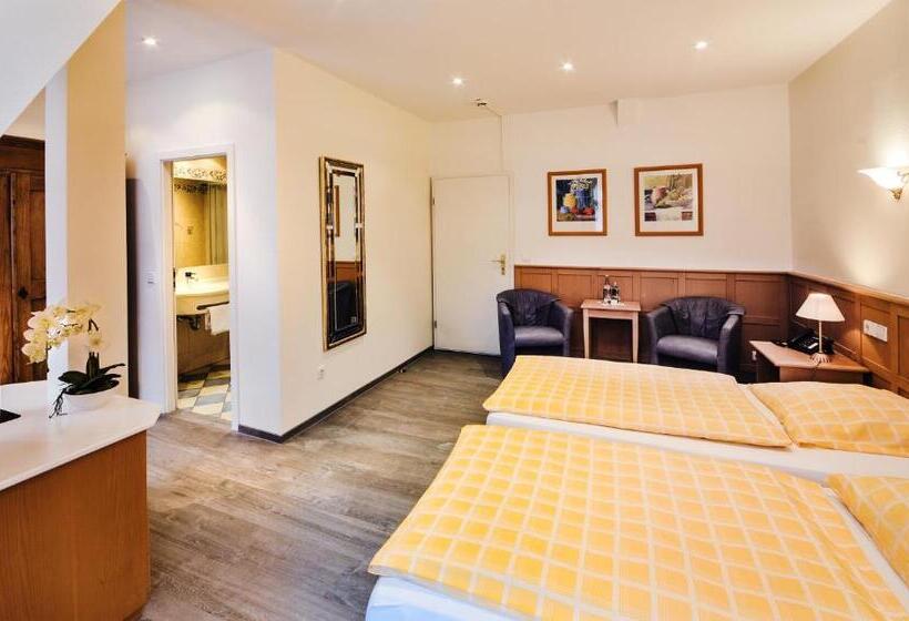 コンフォートルーム, Restaurant Hackteufel