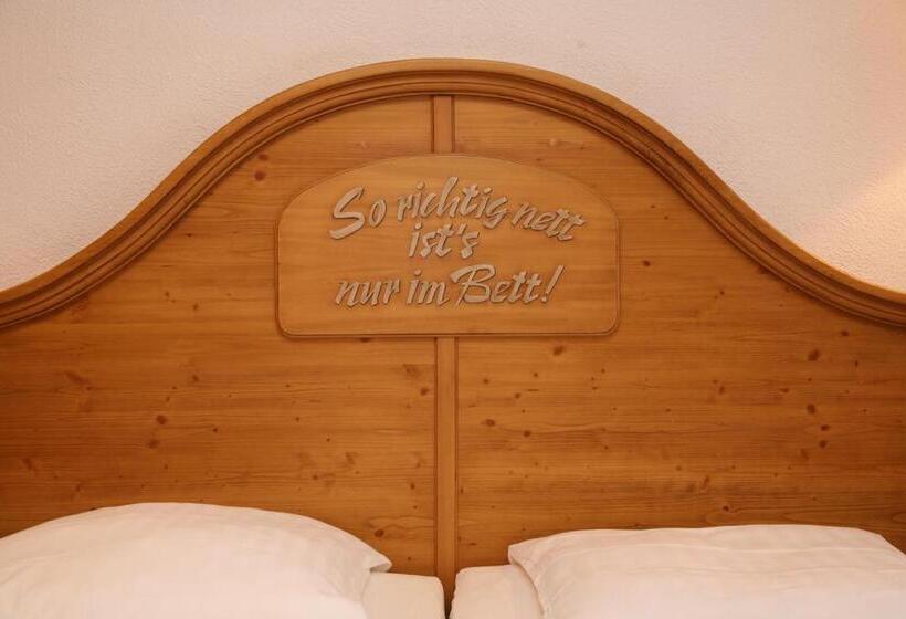 コンフォートルーム, Restaurant Hackteufel