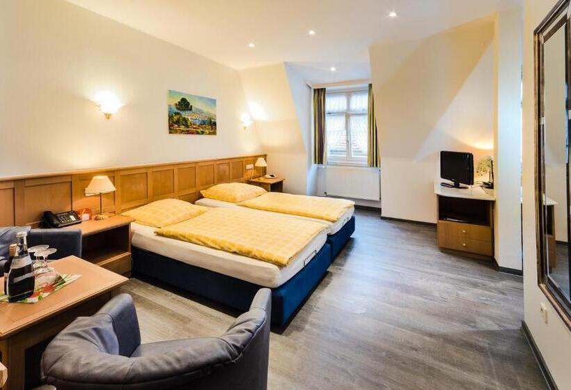 コンフォートルーム, Restaurant Hackteufel