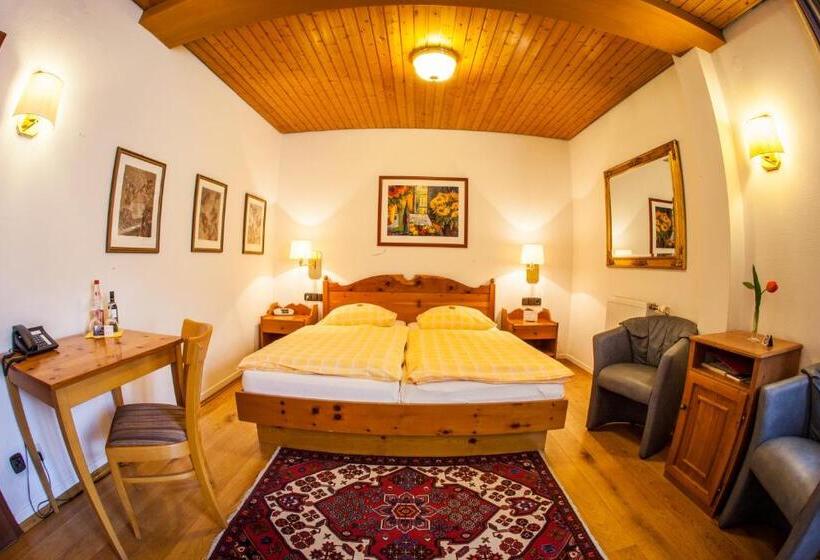 スタンダードルーム, Restaurant Hackteufel