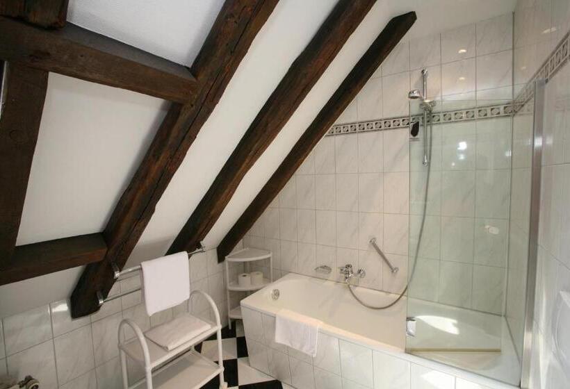 デラックスルーム, Restaurant Hackteufel