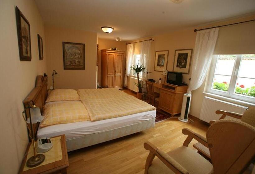 デラックスルーム, Restaurant Hackteufel