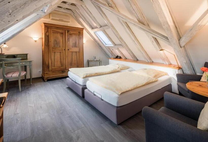 デラックスルーム, Restaurant Hackteufel