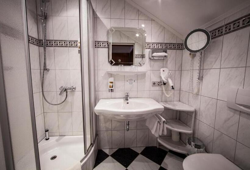 スタンダードトリプルルーム, Restaurant Hackteufel