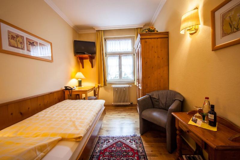 スタンダードシングルルーム, Restaurant Hackteufel