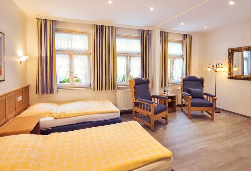 コンフォートルーム, Restaurant Hackteufel