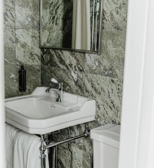 스탠다드 룸, Slottsvillan