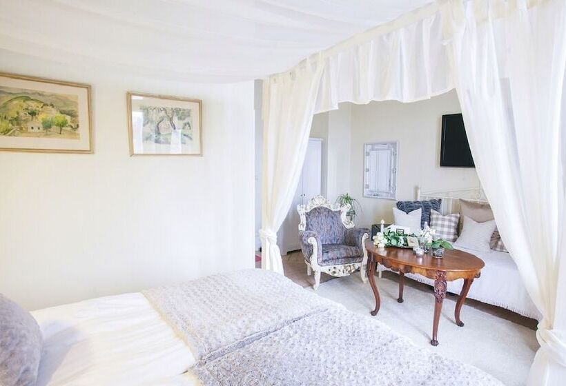 스탠다드 룸 더블 침대, Strand