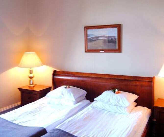 패밀리 스위트, Strand