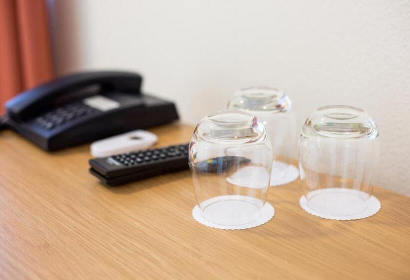 اتاق استاندارد سه نفره, Narva Hotell & Spaa