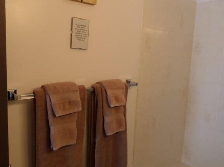 스위트, Riverside Motel