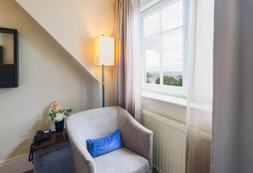 片側に海が見えるスタンダードシングルルーム, Strandhotel Ostseeblick