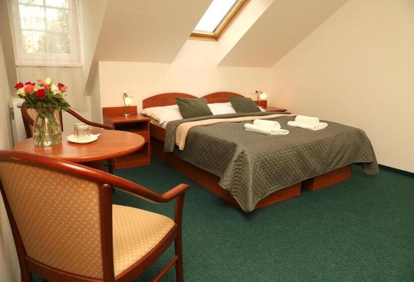 חדר סטנדרט לשלושה, Golf Hotel Karolina