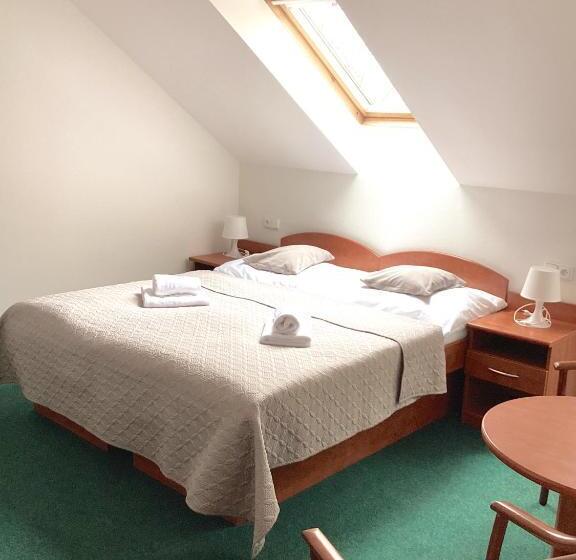 חדר סטנדרט לשלושה, Golf Hotel Karolina