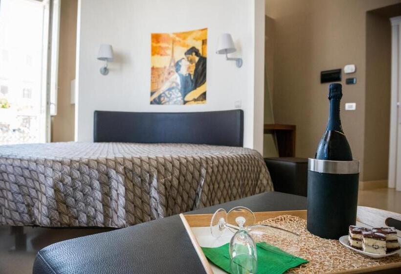 小型套房, Albergo Del Sedile