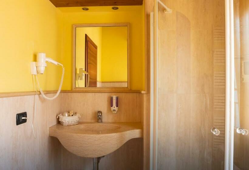 Superior room with lake view, Albergo Ristorante Montebaldo