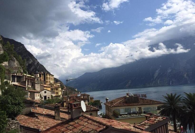 Superior room with lake view, Albergo Ristorante Montebaldo