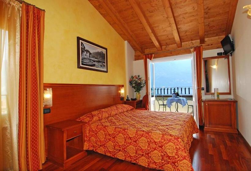Superior room with lake view, Albergo Ristorante Montebaldo