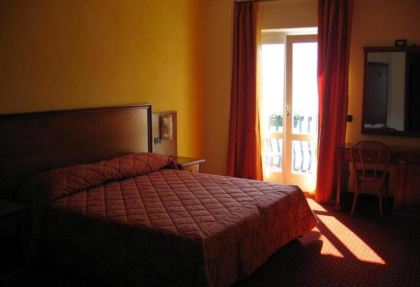 Номер Стандарт с Балконом, Albergo Ristorante Montebaldo